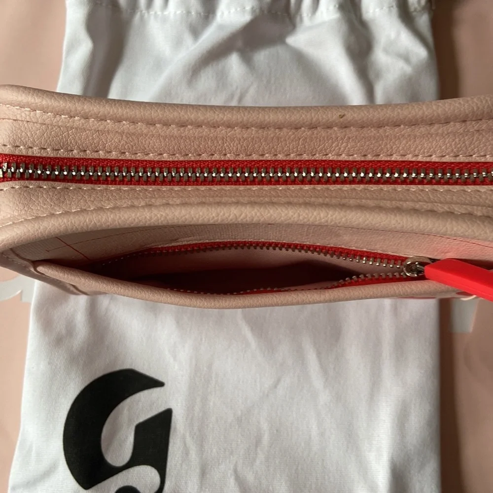 GLOSSIER Mini Beauty Bag